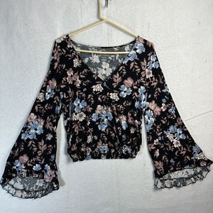 American Eagle Outfitters Soft & Sexy Crepe Black Floral Small Flared Sleeve Top